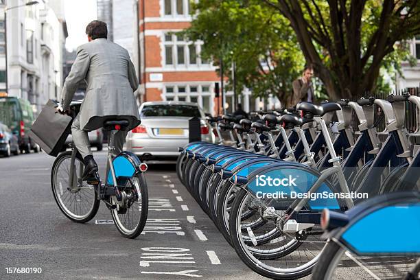 Photo libre de droit de Cycle Location Régime À Londres Xxxl banque d'images et plus d'images libres de droit de Panneau à Louer - Panneau commercial - Panneau à Louer - Panneau commercial, Vélo, Faire du vélo