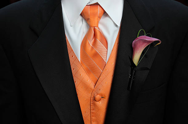 costume orange cravate et veste - lapel suit jacket necktie photos et images de collection