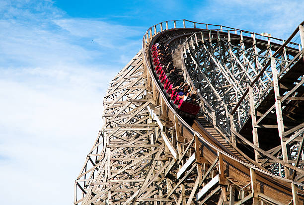 clásico montaña rusa con personas en cedar point, sandusky, ohio - super moon fotografías e imágenes de stock