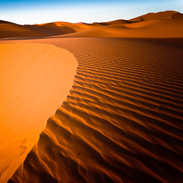 sahara 砂漠の砂丘はありません - landscape desert wave pattern erg chebbi dunes ストックフォトと画像