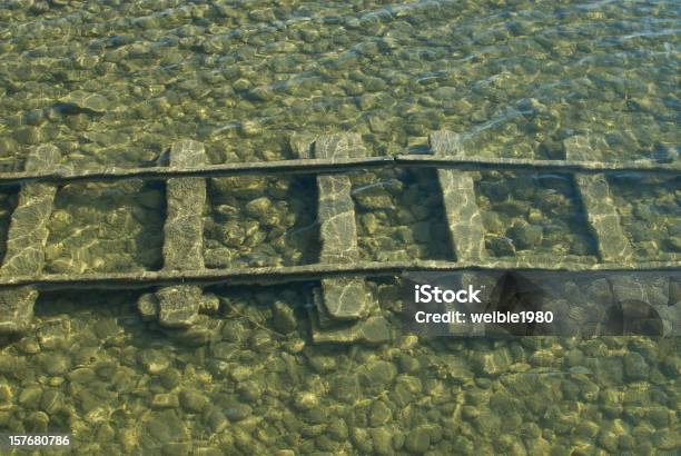 Alte Track Im Wasser Stockfoto und mehr Bilder von Alt - Alt, Bahngleis, Dachbalken