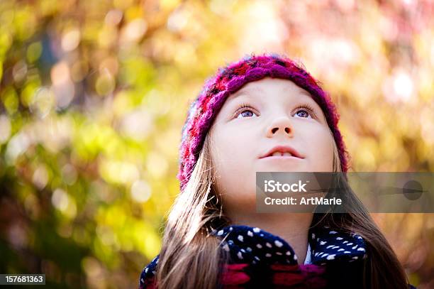Schöne Herbst Stockfoto und mehr Bilder von 6-7 Jahre - 6-7 Jahre, Bildschärfe, Blick nach oben