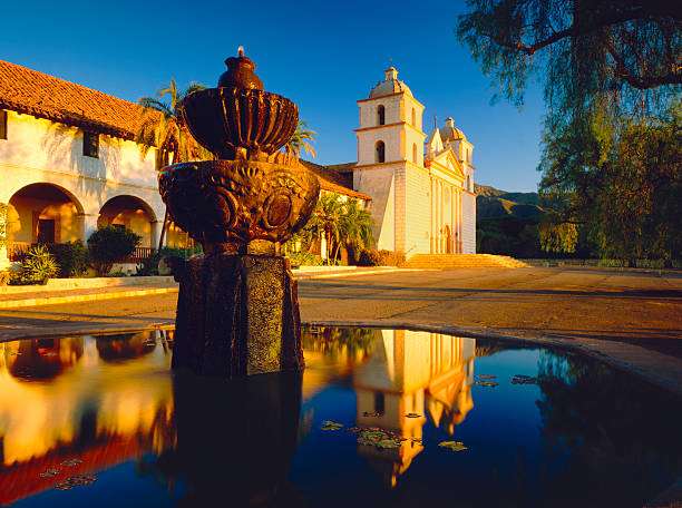 mission de santa barbara - mission santa barbara photos et images de collection