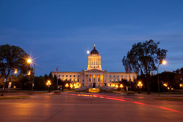 manitoba legislatura edifício - urban scene canada city winnipeg imagens e fotografias de stock