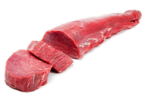 bistecs de carne de res salteada - filet mignon steak fillet beef fotografías e imágenes de stock