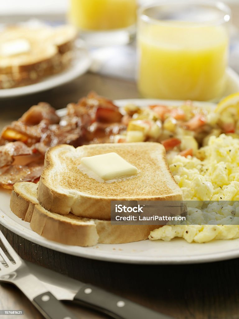 Buttered Brinde com Bacon e Ovos - Royalty-free Acompanhamento Foto de stock