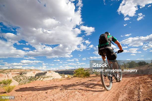 Mountainbiken Ist Stockfoto und mehr Bilder von Abenteuer - Abenteuer, Abgeschiedenheit, Blau