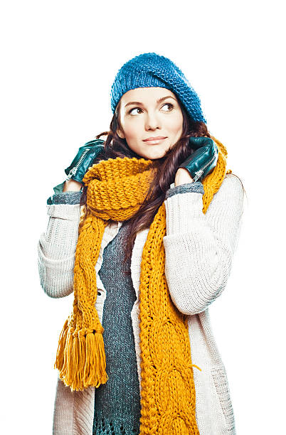 inverno mulher de moda - scarf women hat warm clothing - fotografias e filmes do acervo