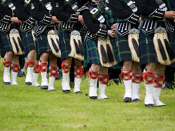 pipers in einem blaskapelle, schottland - marching band stock-fotos und bilder