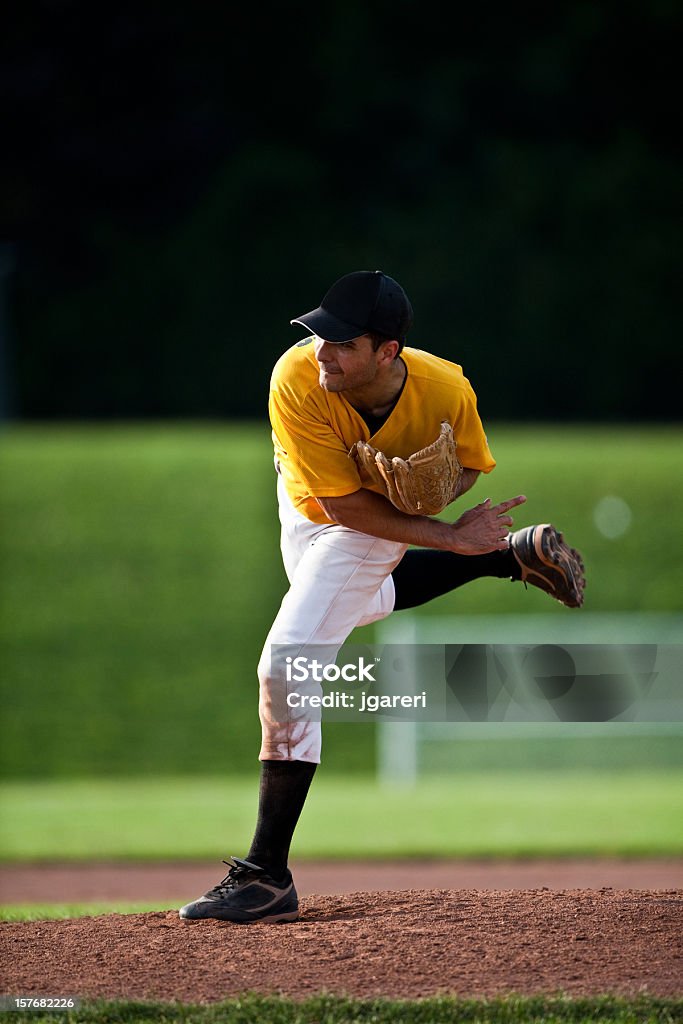 Lanzador de béisbol-Juego de acción en vivo. - Foto de stock de Lanzador de béisbol libre de derechos