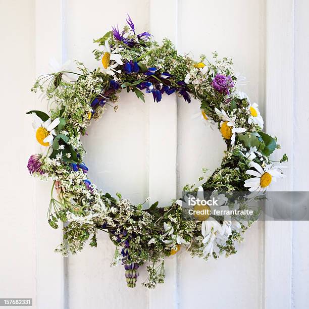 Coroa De Flores - Fotografias de stock e mais imagens de Solstício de verão - Solstício de verão, Verão, Suécia