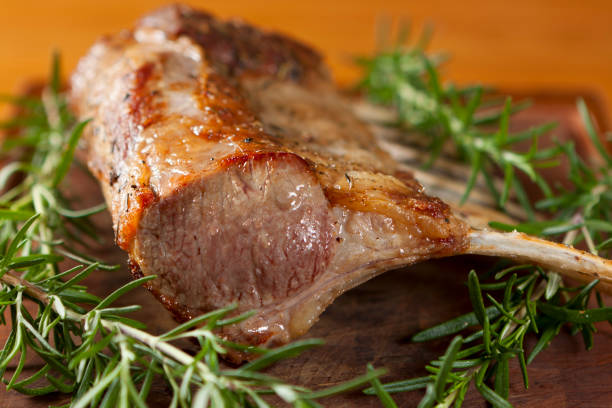 rack of lammkoteletts - rack of lamb stock-fotos und bilder