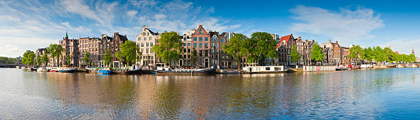 アムステルダム静かな運河の風景、ホランド - amsterdam netherlands city skyline ストックフォトと画像