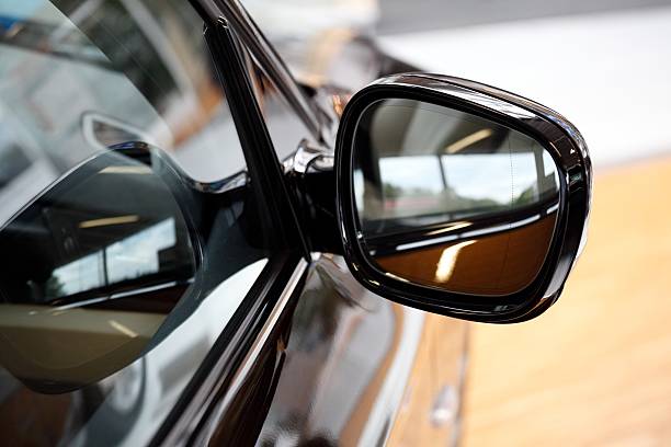 istock side view of a luxus car 157683350
