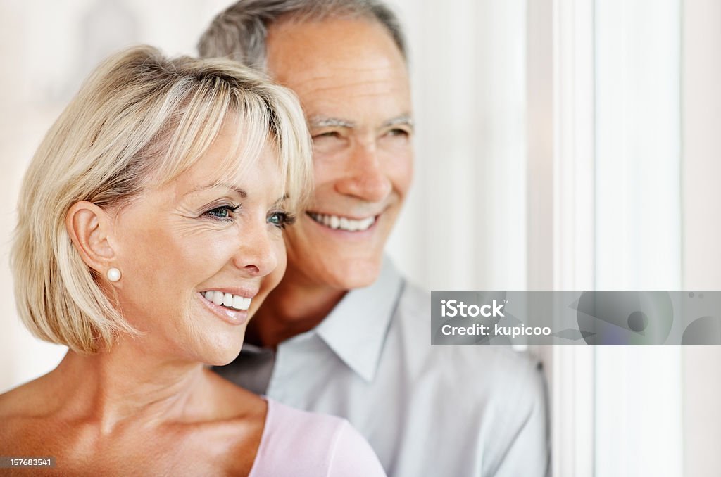 Lächelnd Älteres Paar, die Zeit zusammen verbringen romantische - Lizenzfrei Aktiver Senior Stock-Foto