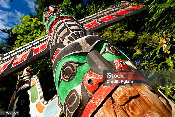 Native Totempfahl In Bc Stockfoto und mehr Bilder von Totempfahl - Totempfahl, Stanley Park- Vancouver - Kanada, Vancouver - Kanada