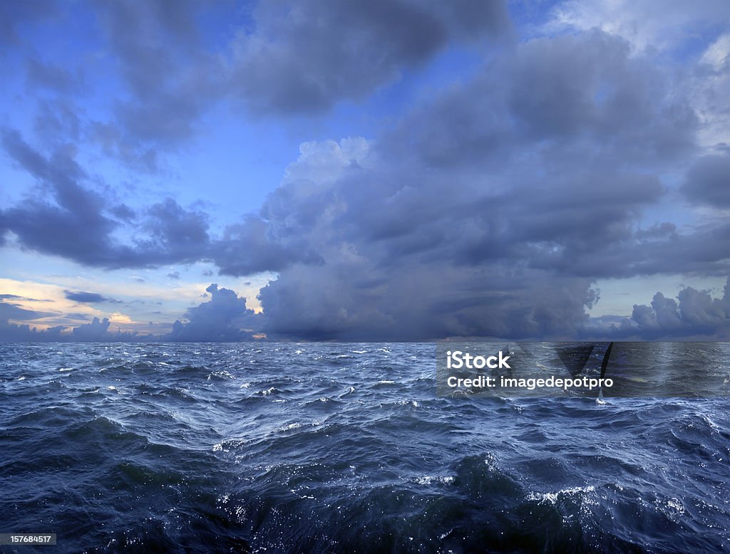 Jour de pluie sur la mer - Photo de Mer libre de droits