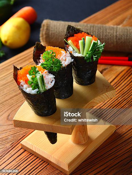 Foto de Rolinho De e mais fotos de stock de Sushi em Cone - Sushi em Cone, Alga marinha, Sanduíche Embrulhado