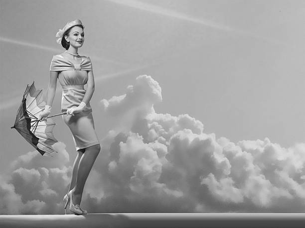 空の下で。 - fashion glamour women retro revival ストックフォトと画像