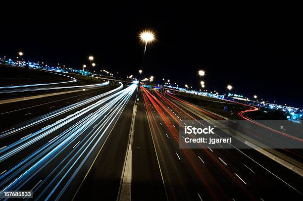 Highway Bei Nacht Stockfoto und mehr Bilder von Städtische Straße - Städtische Straße, Verkehr, Abstrakt