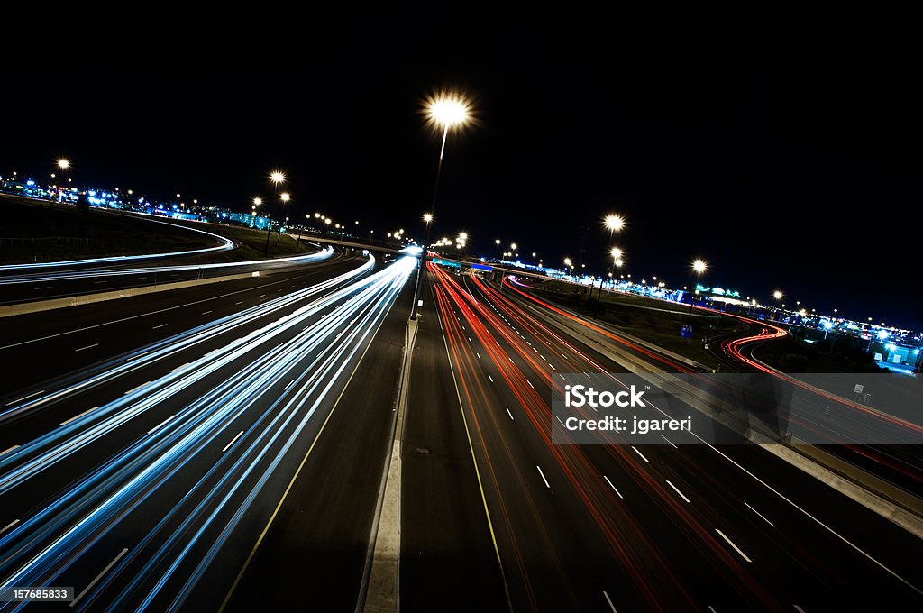 Autostrada di notte - Foto stock royalty-free di Traffico