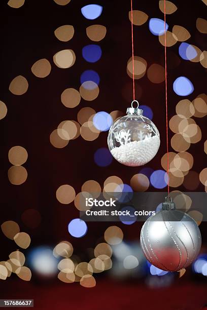 Bonito De Natal Com Bolas De Prata - Fotografias de stock e mais imagens de Design - Design, Moderno, Natal