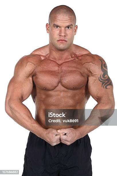 Bodybuilder Posando - Fotografias de stock e mais imagens de Homens - Homens, Musculado, Tatuagem