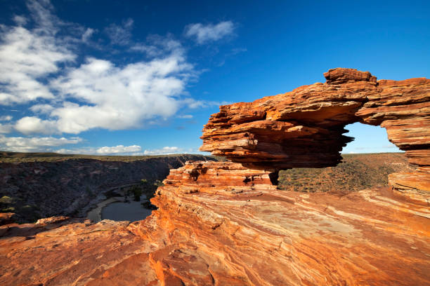 nature's window rock arch in natural de kalbarri np, australia occidental - vibrant color summer rock cliff fotografías e imágenes de stock