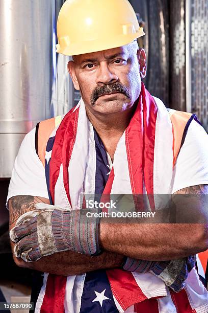 Foto de Trabalhador De Construção e mais fotos de stock de Capacete de Obra - Capacete de Obra, Macho, Adulto