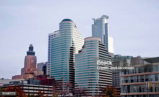 Minneapolis Minnesota Skyline - zdjęcia stockowe i więcej obrazów Budynek z zewnątrz - Budynek z zewnątrz, Dzielnica finansowa, Fotografika