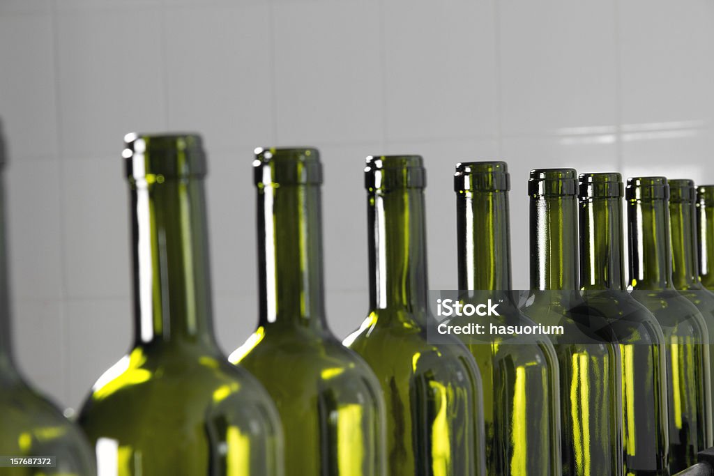 Bottiglie di vino - Foto stock royalty-free di Fabbrica