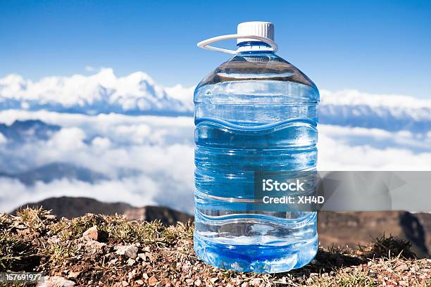 Agua Purificada Foto de stock y más banco de imágenes de Agua - Agua, Agua purificada, Aire libre