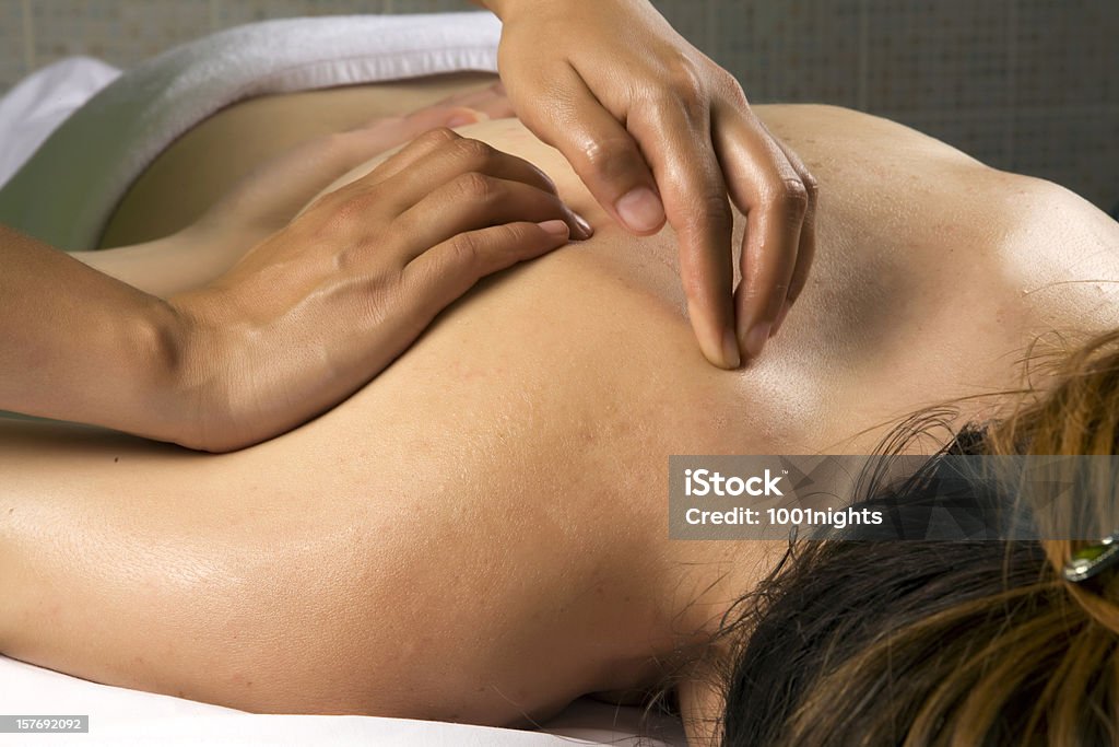 Massaggio - Foto stock royalty-free di A faccia in giù