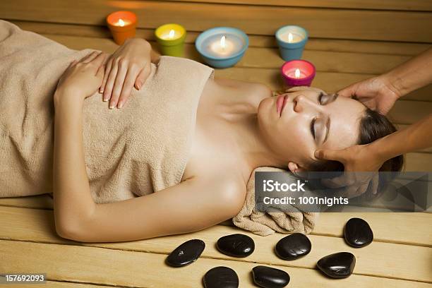 Relaxar Na Sauna - Fotografias de stock e mais imagens de Adulto - Adulto, Amimar, Aromaterapia