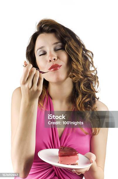 Delicioso Pastel Con Cerezas Foto de stock y más banco de imágenes de Comer - Comer, Fondo blanco, Una sola mujer