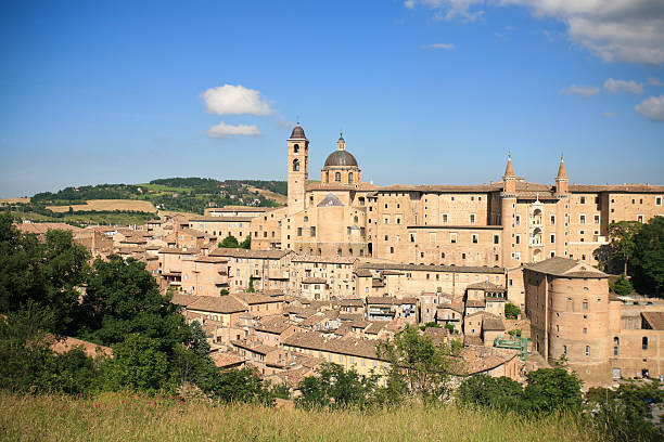 ドゥカーレ宮殿の urbino と環境、マルケイタリア） - doges palace ストックフォトと画像