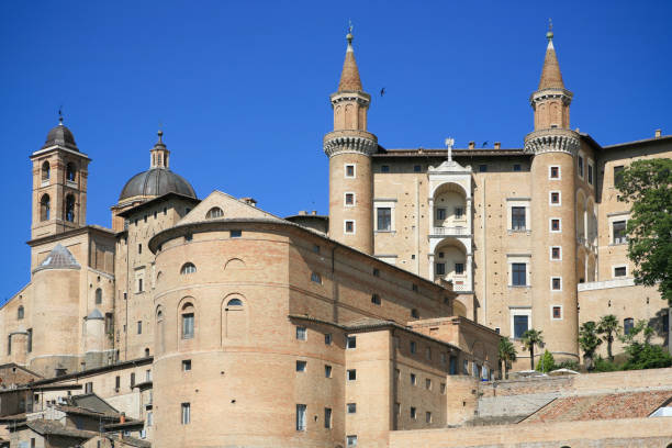 ドゥカーレ宮殿の urbino 、マルケイタリア - doges palace ストックフォトと画像