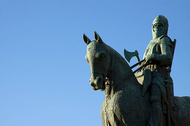 robert the bruce statue, bannockburn, schottland. - robert bruce stock-fotos und bilder