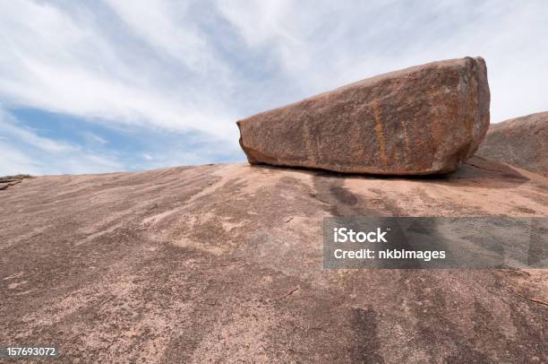 Große Boulder Am Hang Des Enchanted Rock In Texas Stockfoto und mehr Bilder von Anhöhe - Anhöhe, Einzelner Gegenstand, Enchanted Rock