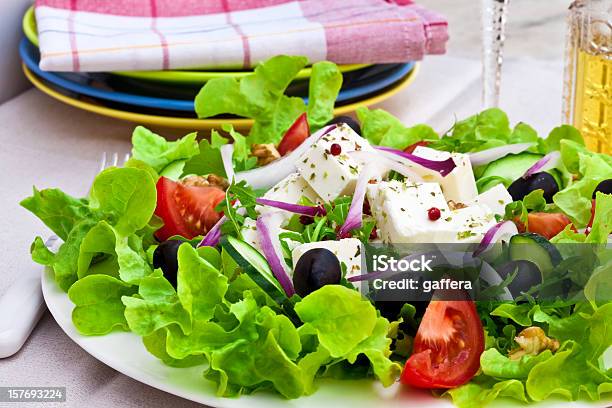 Griechischer Salat Stockfoto und mehr Bilder von Salat - Speisen - Salat - Speisen, Tofu, Blattgemüse