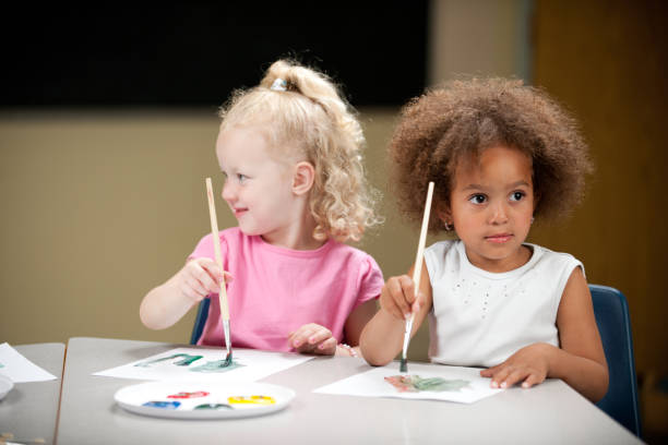 istock Preschoolers painting 157693527