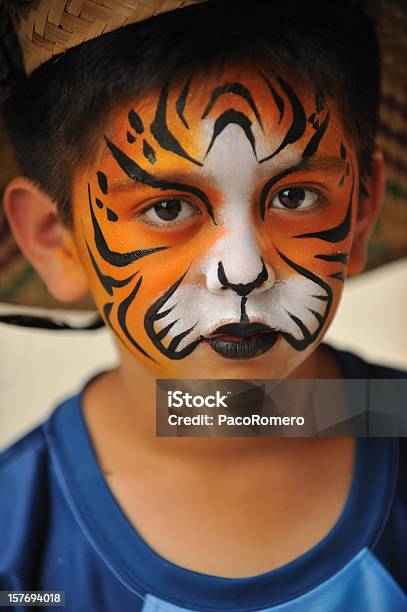 소년만 타이거 ㅁ마스크 자신의 면 페인트 아이에 대한 스톡 사진 및 기타 이미지 - 아이, 얼굴 페인트, 라틴 아메리카 히스패닉 민족