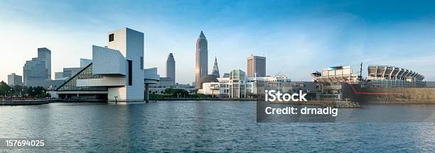 Clevelands North Coast Waterfront Mit Stadium Und Museumspanorama Stockfoto und mehr Bilder von Cleveland - Ohio