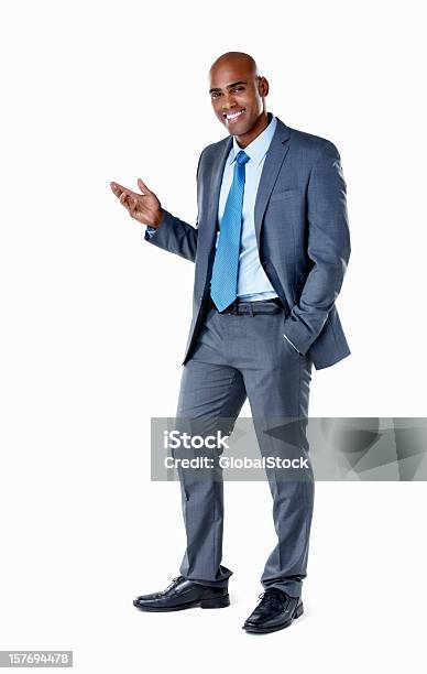 Foto de Sorridente Homem De Negócios Mostrando Um Produtocopyspace Invisível e mais fotos de stock de Homem de negócios
