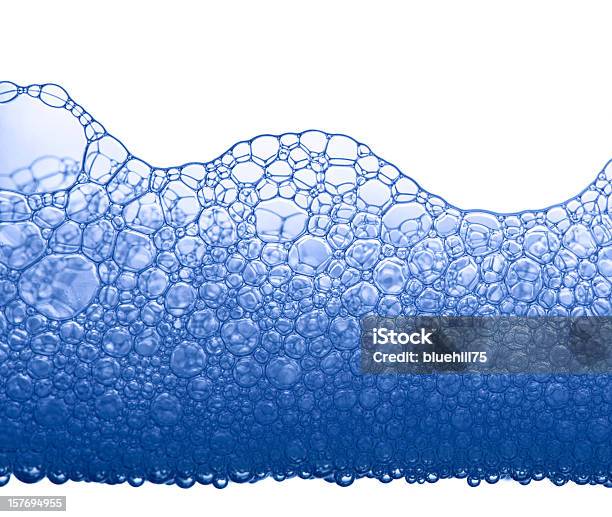 Bolla Di Sapone Sfondo Blu - Fotografie stock e altre immagini di Schiuma di sapone - Schiuma di sapone, Texture - Descrizione generale, Fare il bucato