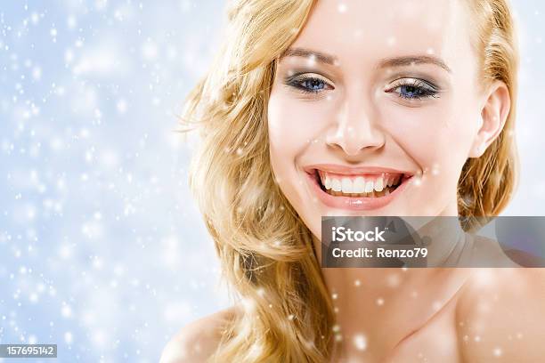 Beautys In Weihnachten Stockfoto und mehr Bilder von Frauen - Frauen, Menschliches Gesicht, Winter