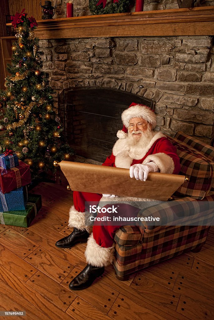 Imágenes reales de lectura de Santa Claus Traviesa Niza lista de - Foto de stock de Adorno de navidad libre de derechos