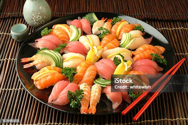 Sushiteller Stockfoto und mehr Bilder von Sashimi - Sashimi, Tray, Party