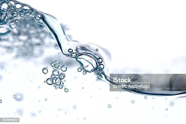Burbujas En El Agua Foto de stock y más banco de imágenes de Agua - Agua, Burbuja, Gota - Líquido