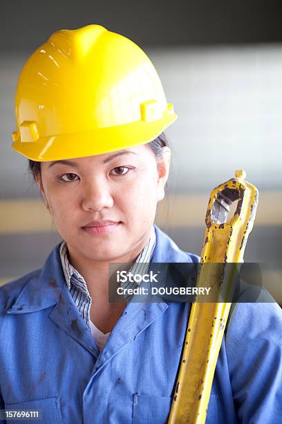 Photo libre de droit de Usine Travailleur Asiatique banque d'images et plus d'images libres de droit de 30-34 ans - 30-34 ans, Attitude, Autorité